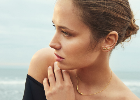 OnModel__moonlight_grapes_18kt_gold_earstuds_necklace