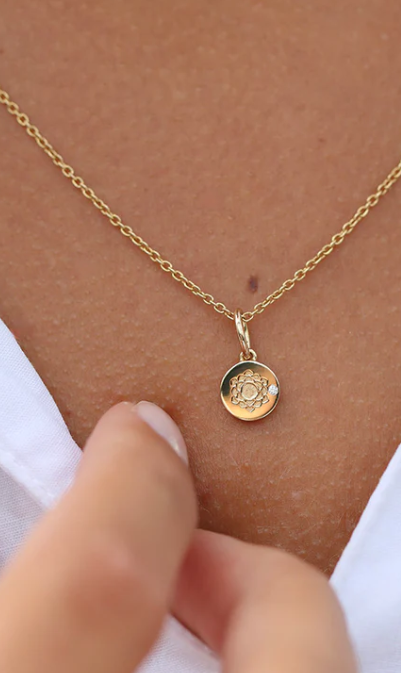 Ro Copenhagen Inner Peace Kronechakra Vedhæng