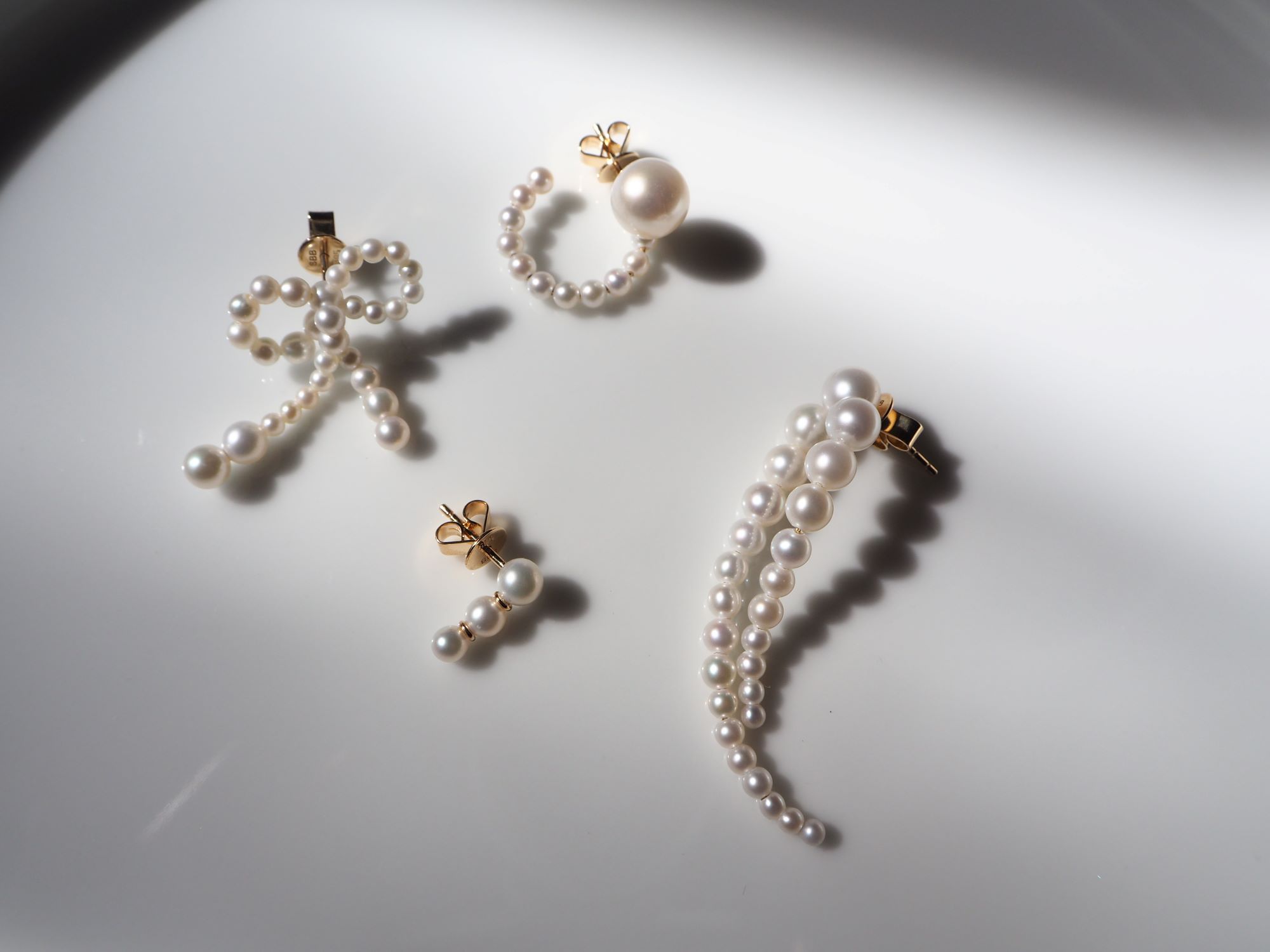 Sophie Bille Brahe Rosette de Perles Øreringe EA123_BOW_MN_FW