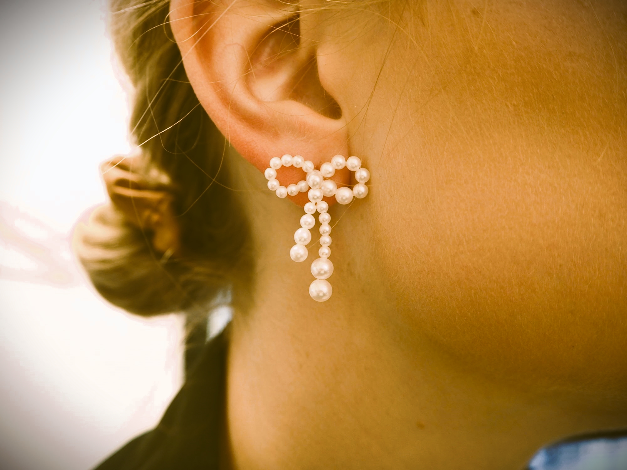 Sophie Bille Brahe Rosette de Perles Øreringe EA123_BOW_MN_FW