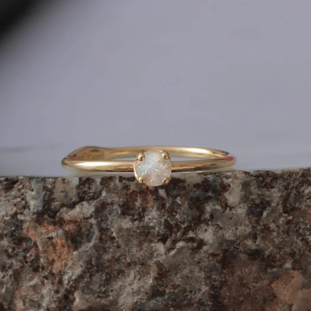 Carré 10-karat Iris Ring Med Regnbue Månesten TR 4109 RM